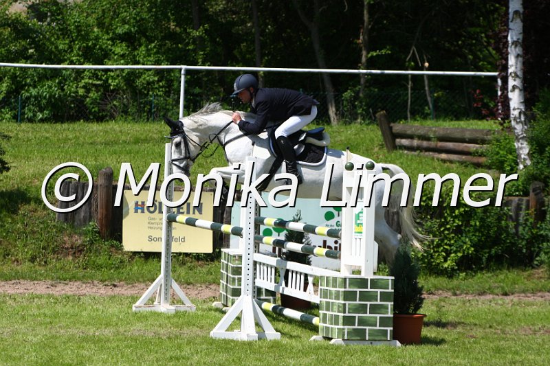 005M5353_Peter Pan_L Springen.JPG